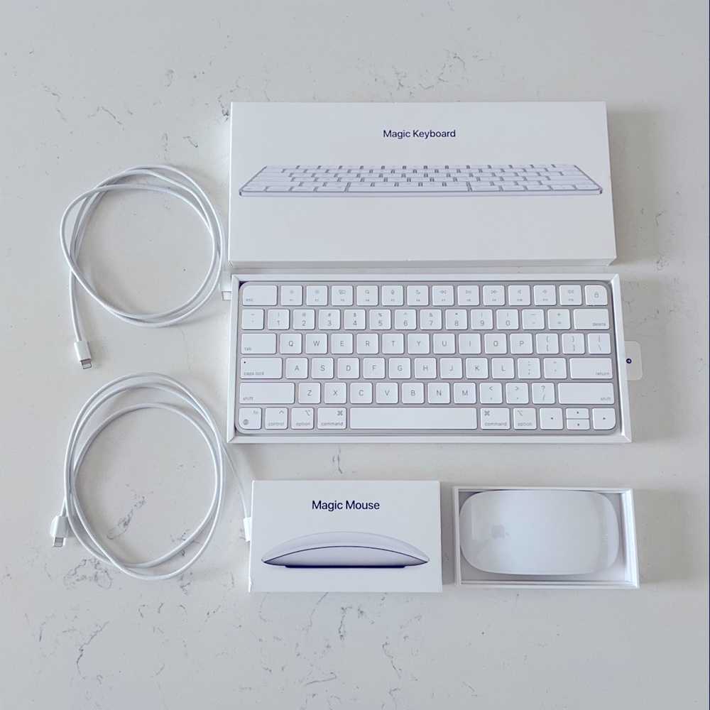 Apple Magic KEYBOARD (mouse sold separately)
